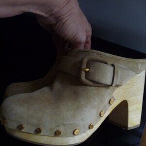 VERONICA BEARD DACEY  MULES SUEDE TAN STUDDED ACCENTS SIZE 8.5 NEW NO BOX